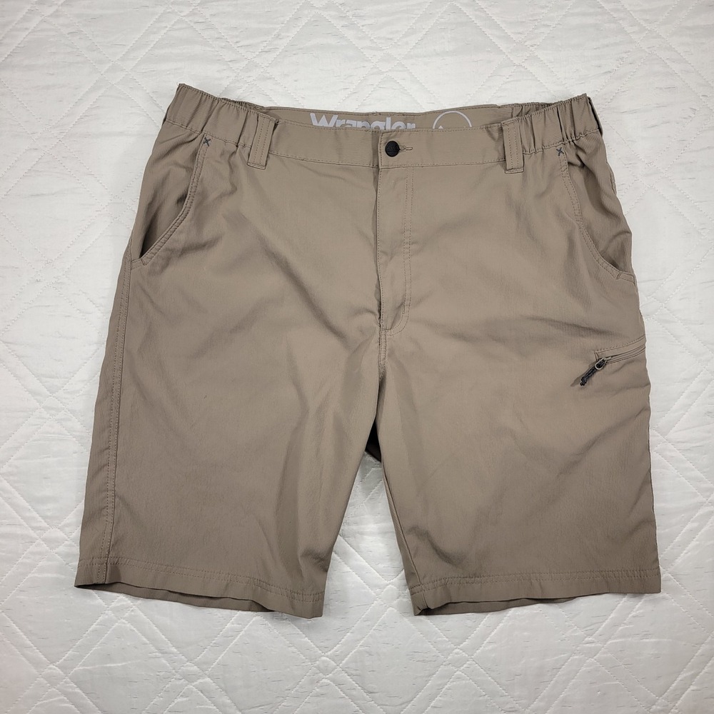 Wrangler Authentics Utility‎ brown shorts size 38